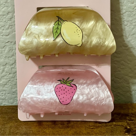 Fraiser Sterling Pink and Gold Claw Clips🍓🍋 - Picture 3 of 6
